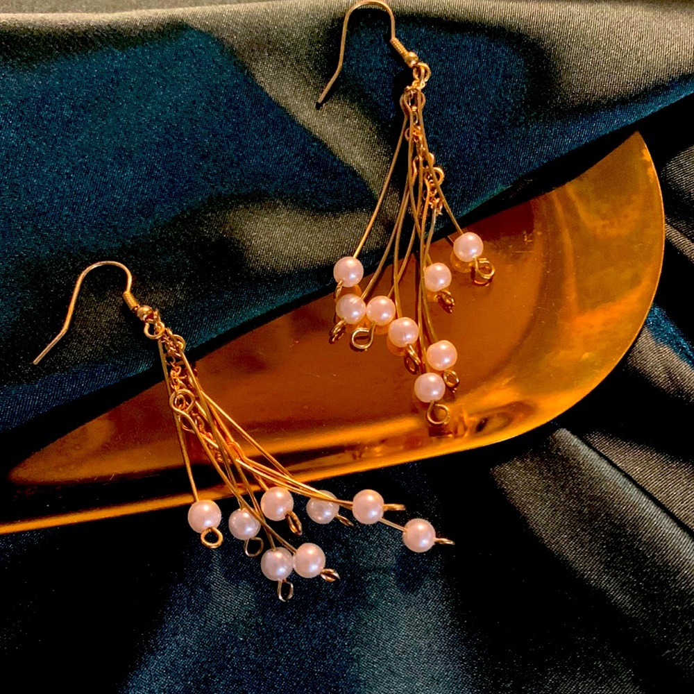 ♥️$5/20♥️ Gold + Pearl Like Earrings